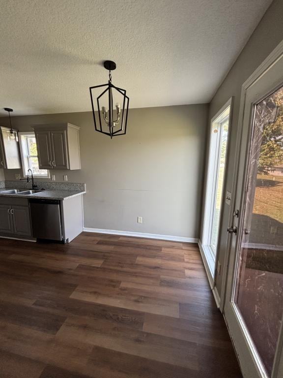 1923 S Arrowhead Ct - Photo 3 of 8