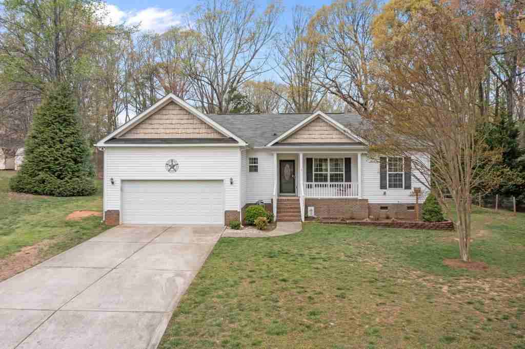 1667 Warwick Ct - Photo 2 of 48
