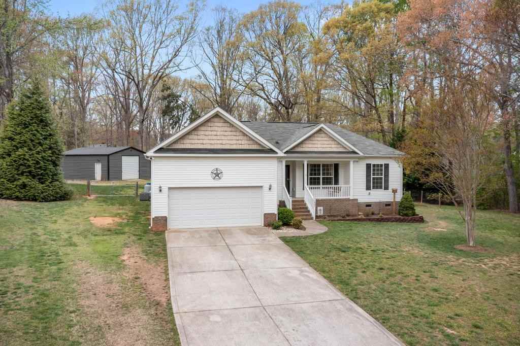 1667 Warwick Ct - Photo 4 of 48