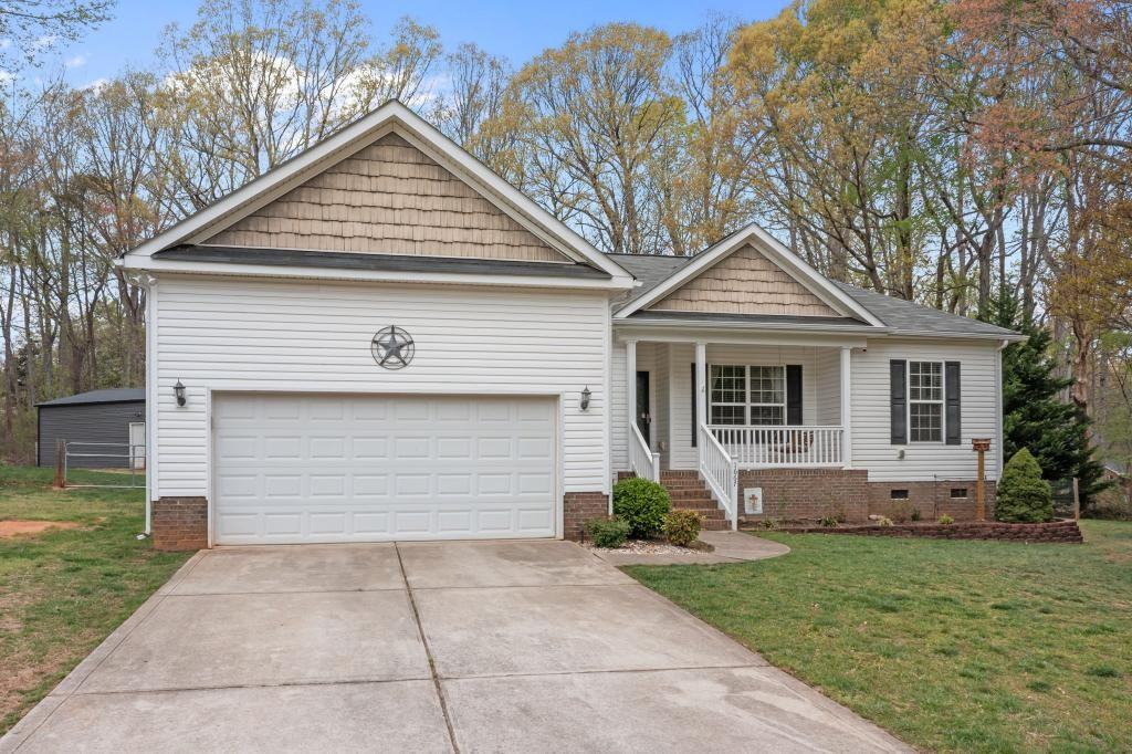 1667 Warwick Ct - Photo 6 of 48