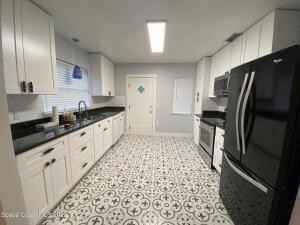 1136 Indian River Ave - Photo 6 of 12
