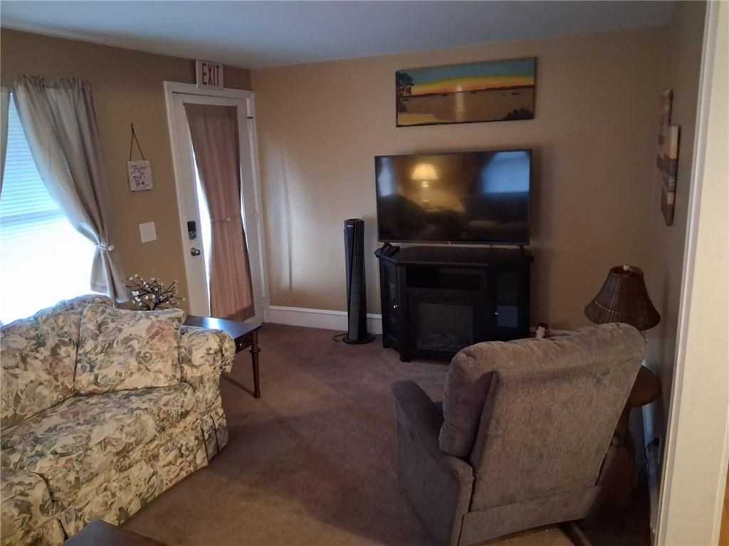 170 Bernice Ave - Photo 4 of 10