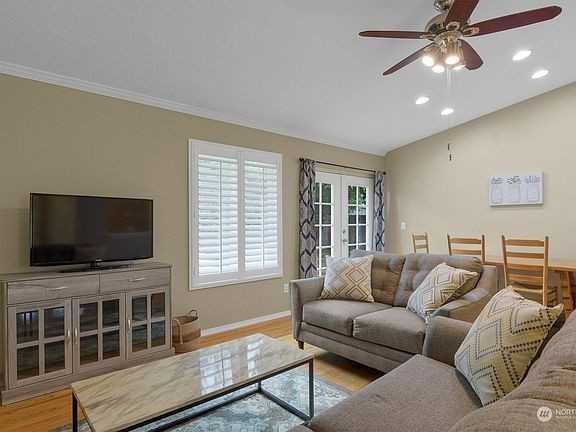 160 Balboa Loop - Photo 5 of 24