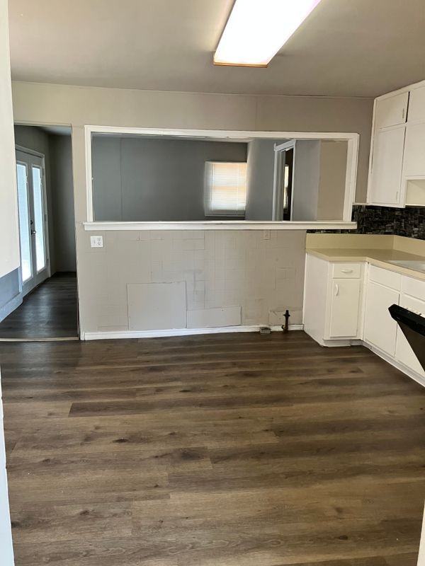 1628 Hamlin Ave - Photo 3 of 6