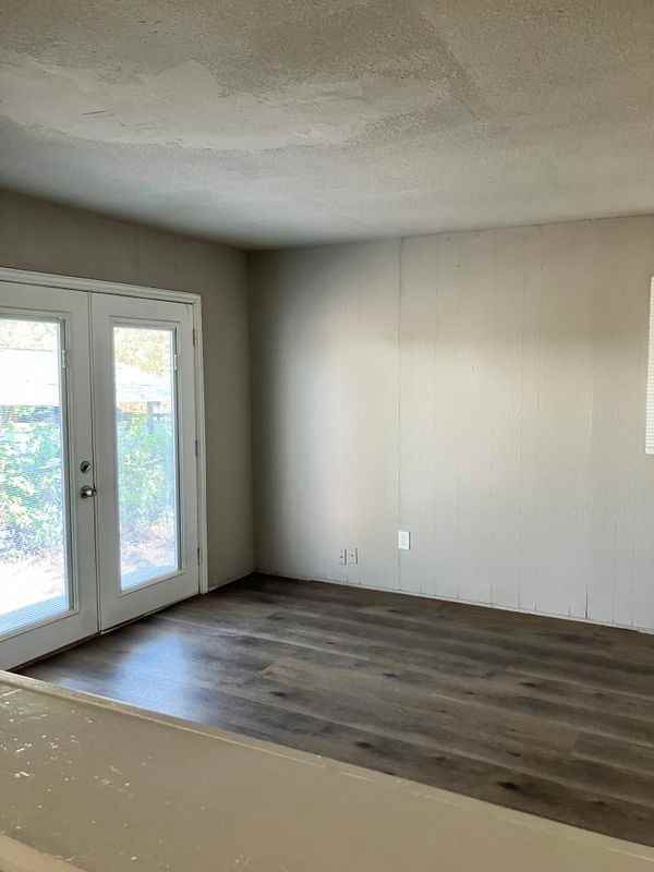 1628 Hamlin Ave - Photo 4 of 6