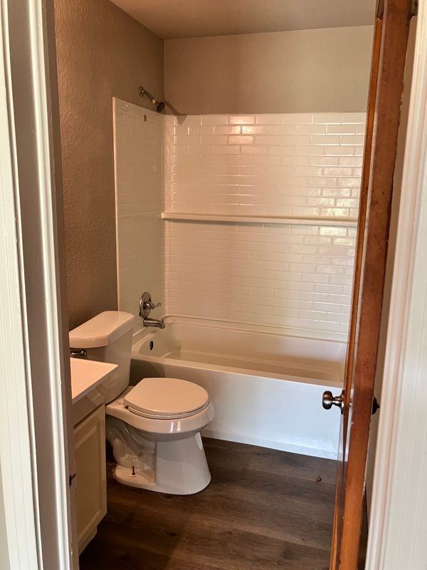 1628 Hamlin Ave - Photo 5 of 6