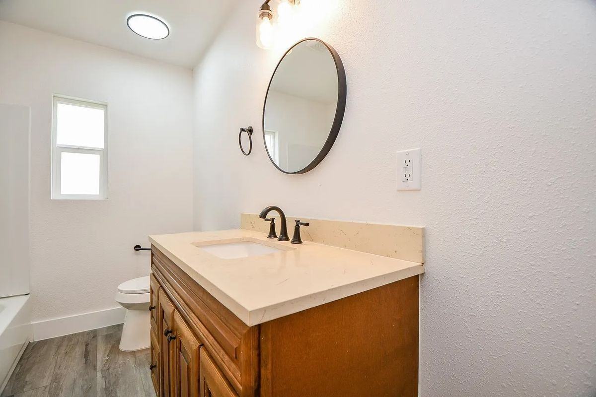 4223 Elmwood St - Photo 7 of 9