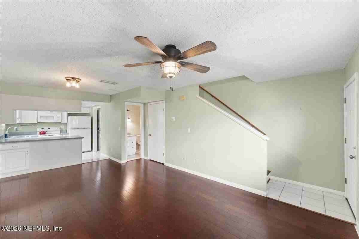 105 Rio Del Mar St ##A - Photo 7 of 21