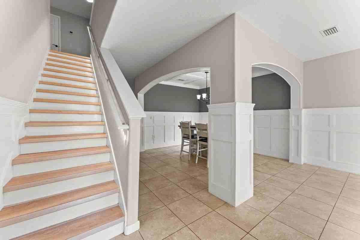 553 Trymore Dr Se - Photo 4 of 37