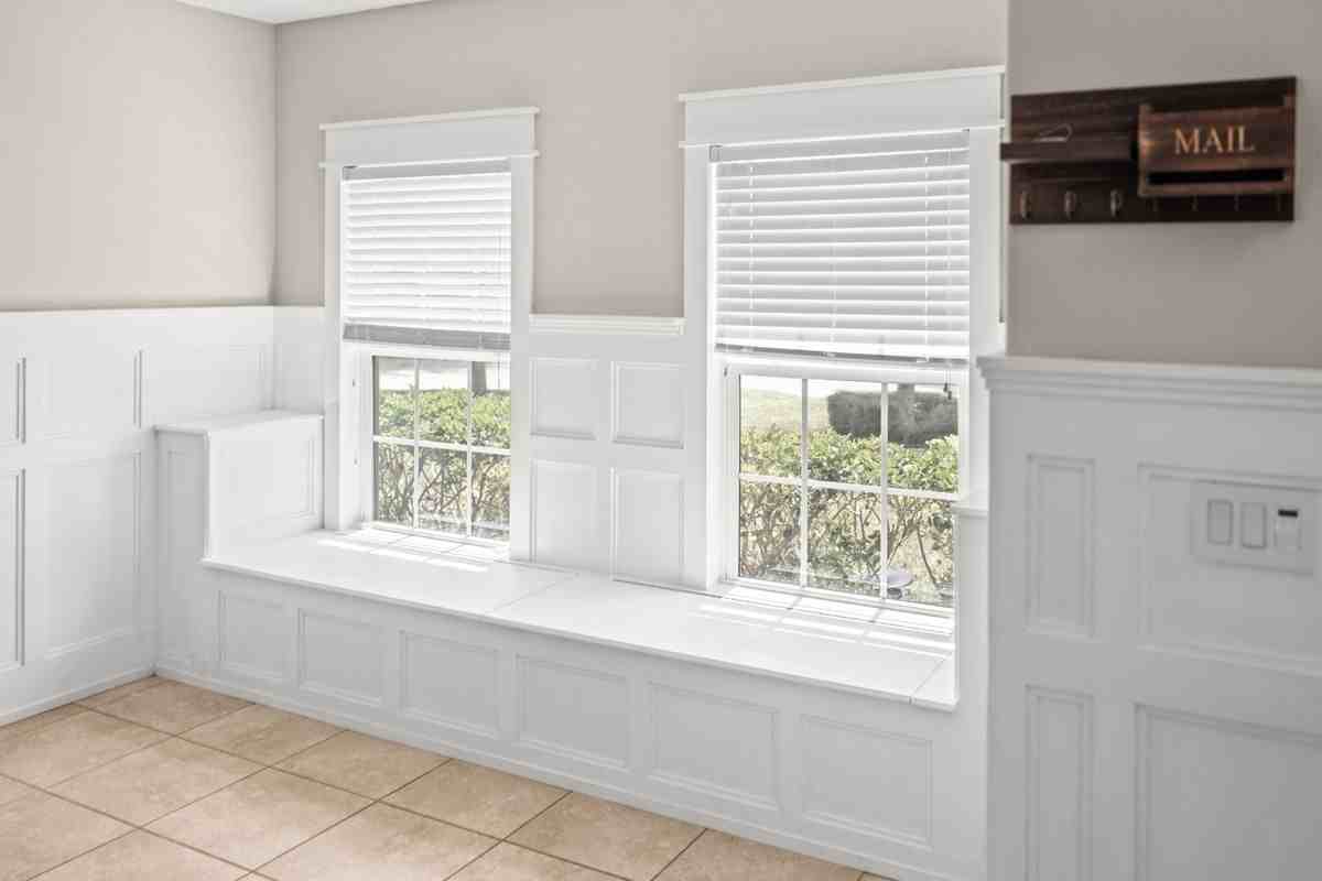 553 Trymore Dr Se - Photo 5 of 37