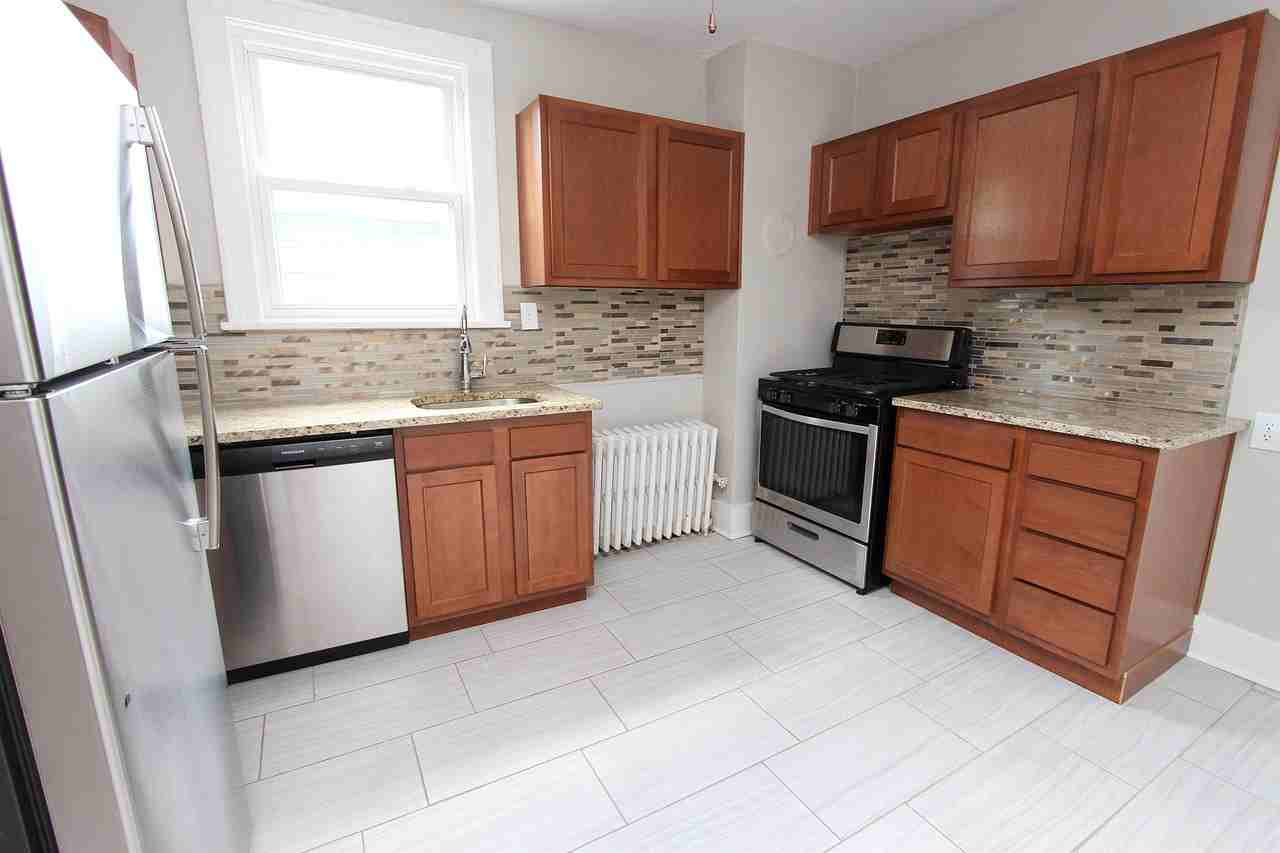 3556 Beechwood Blvd #2 - Photo 6 of 8