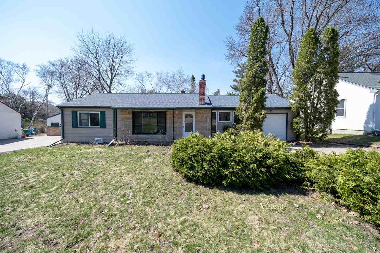 2737 Oxford St N - Photo 6 of 29