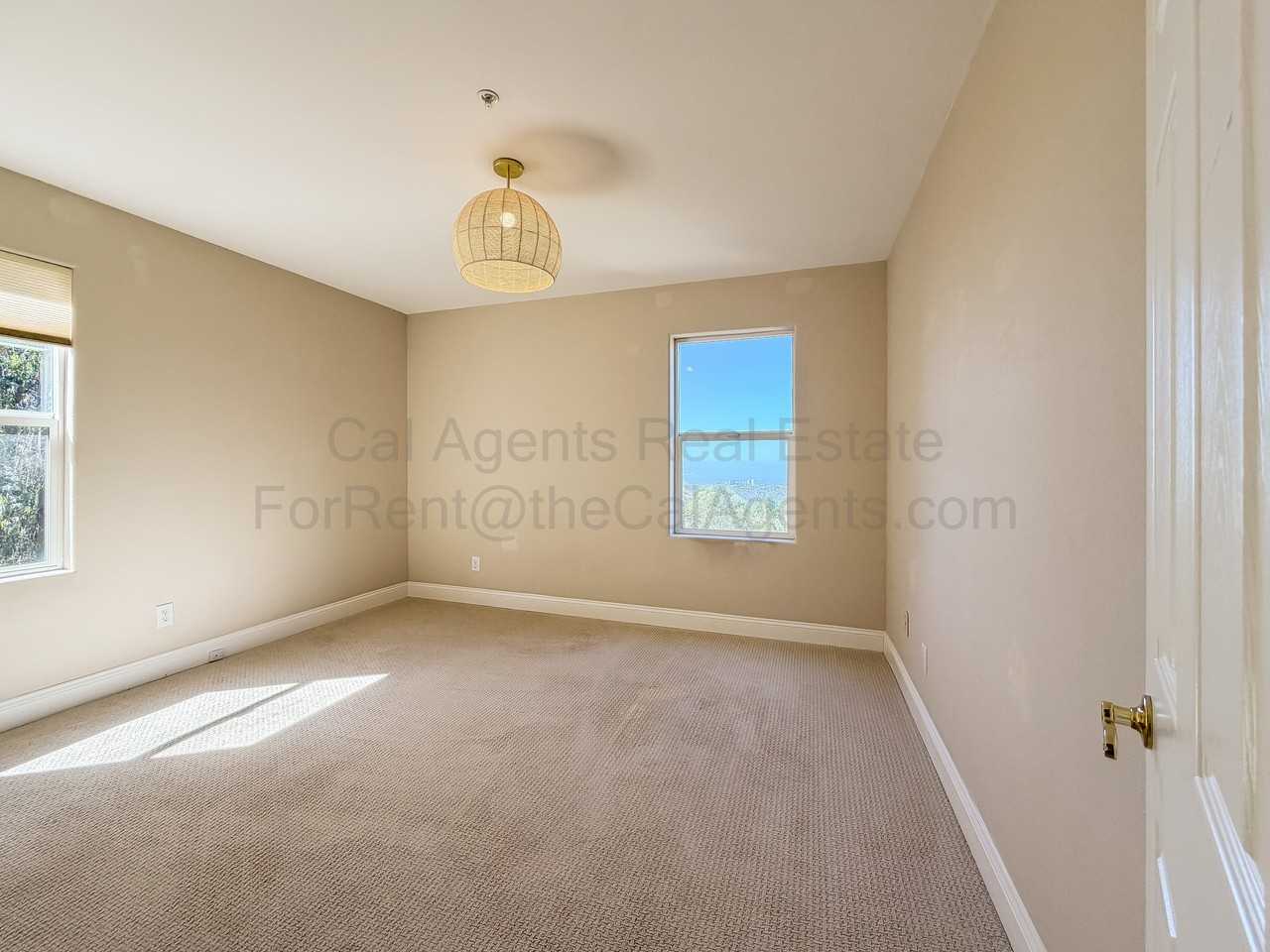6053 Skyline Blvd - Photo 5 of 38