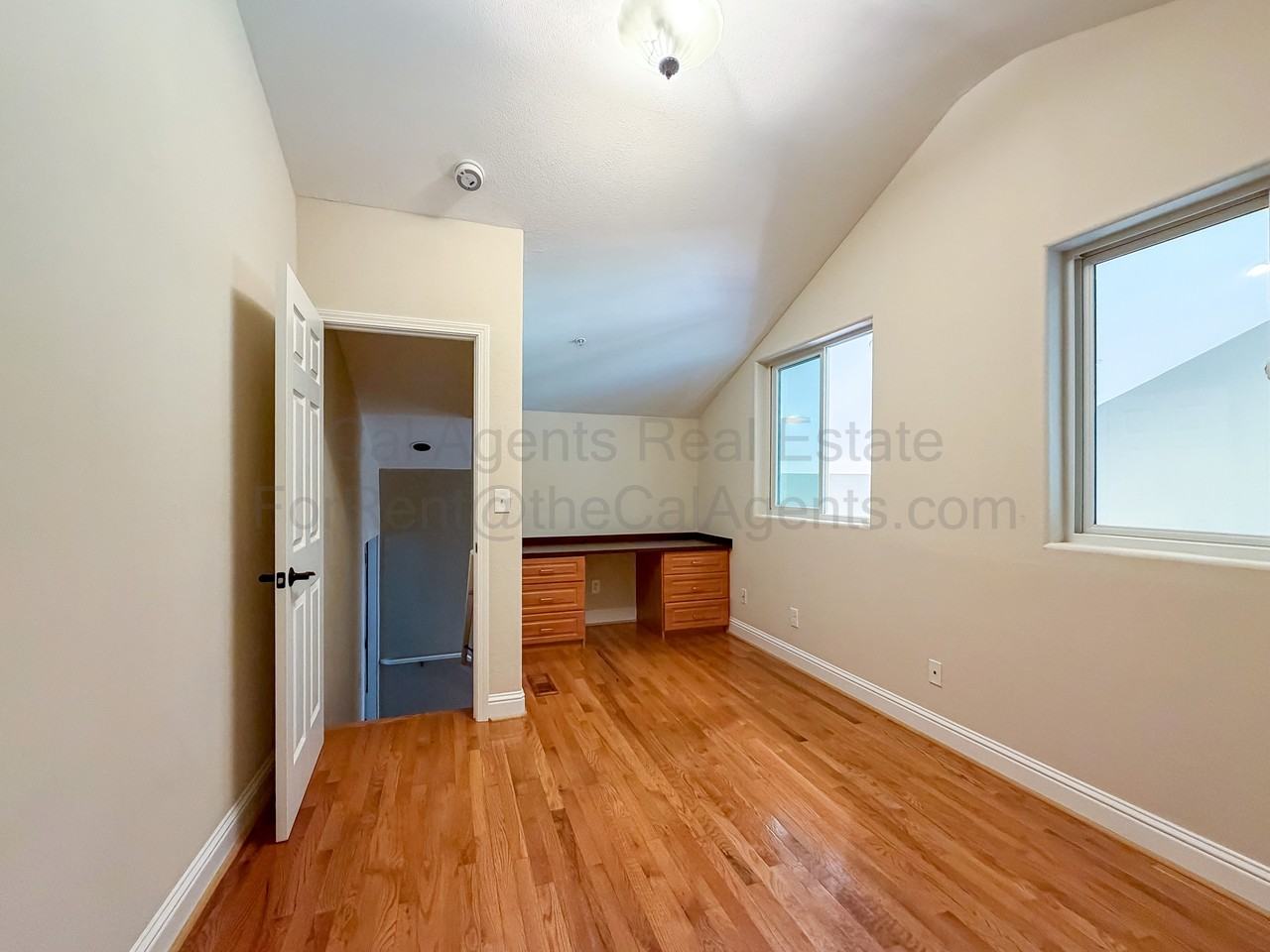 6053 Skyline Blvd - Photo 6 of 38