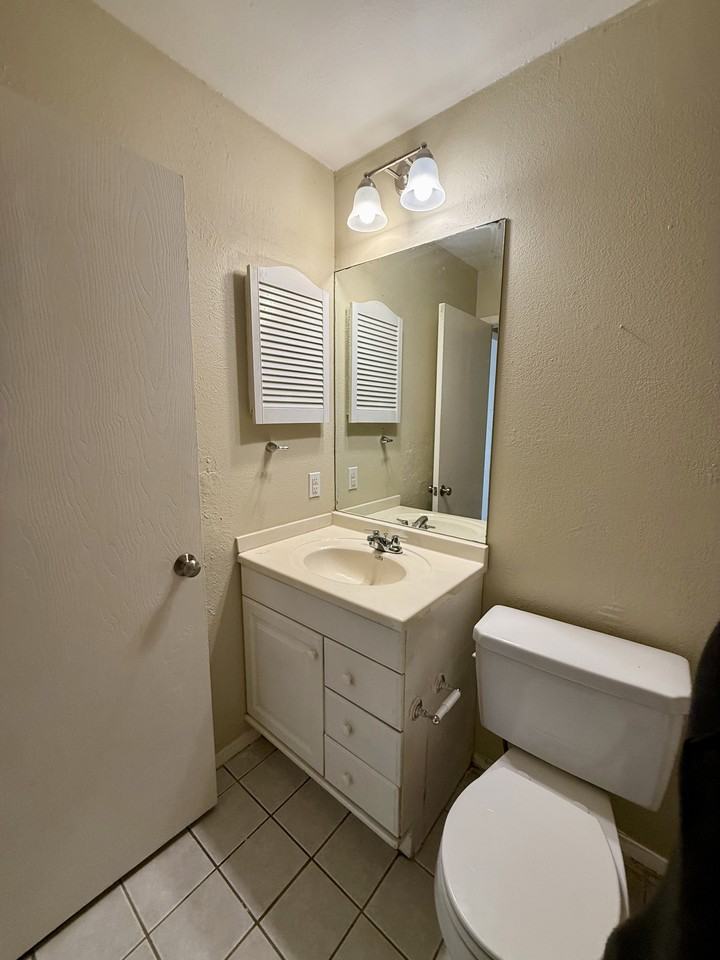 10805 Lanshire Dr #B - Photo 2 of 19