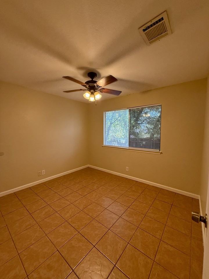 10805 Lanshire Dr #B - Photo 3 of 19
