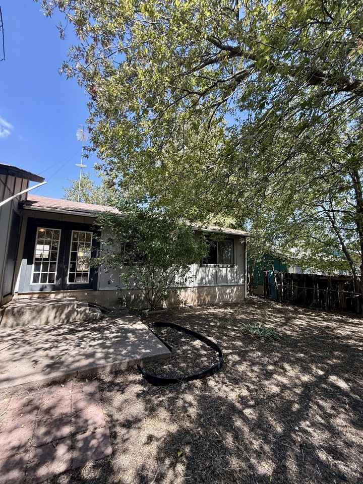 10805 Lanshire Dr #B - Photo 4 of 19