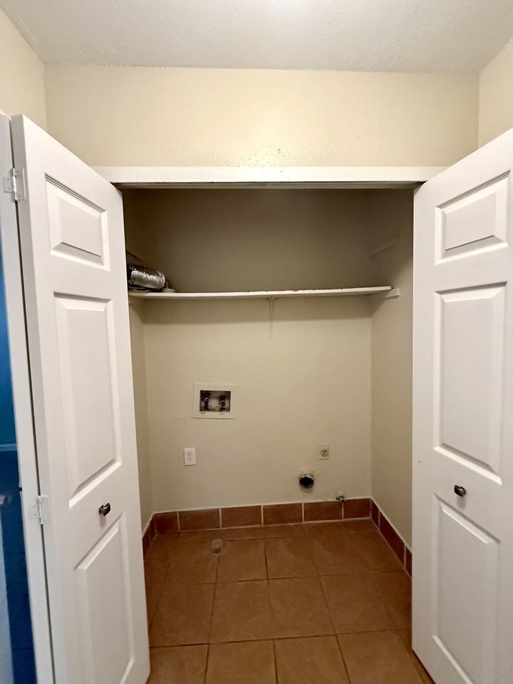 10805 Lanshire Dr #B - Photo 5 of 19
