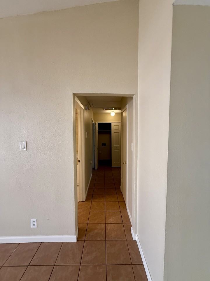 10805 Lanshire Dr #B - Photo 6 of 19