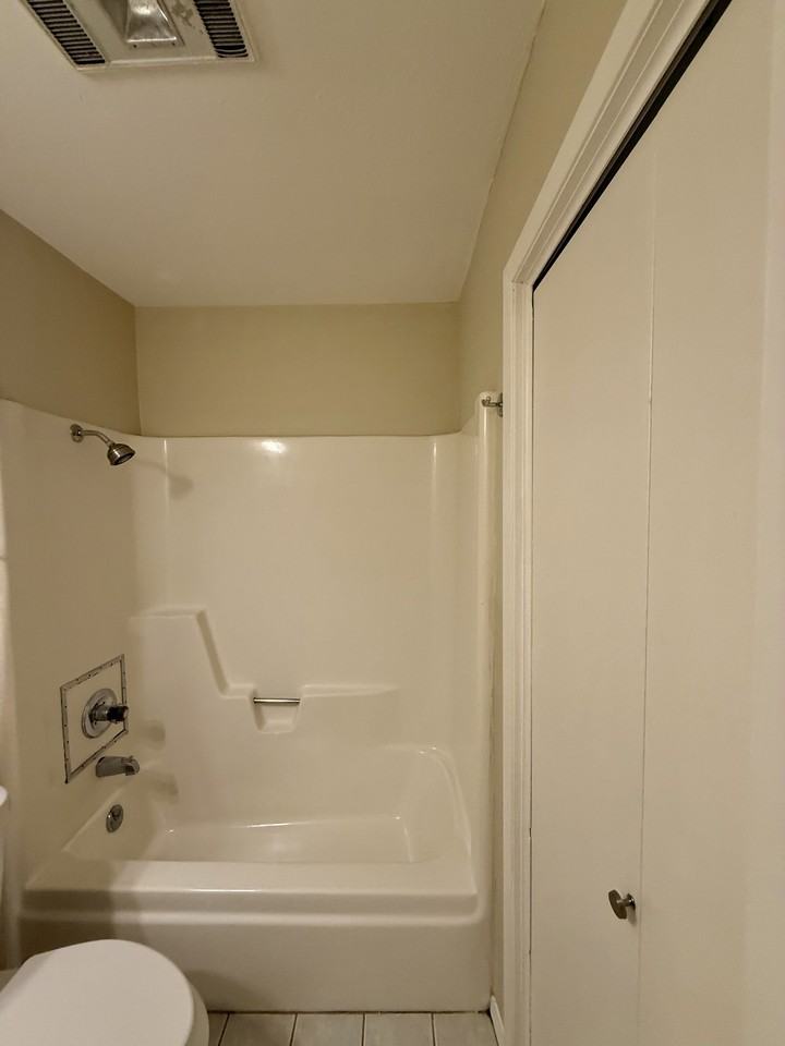 10805 Lanshire Dr #B - Photo 5 of 19