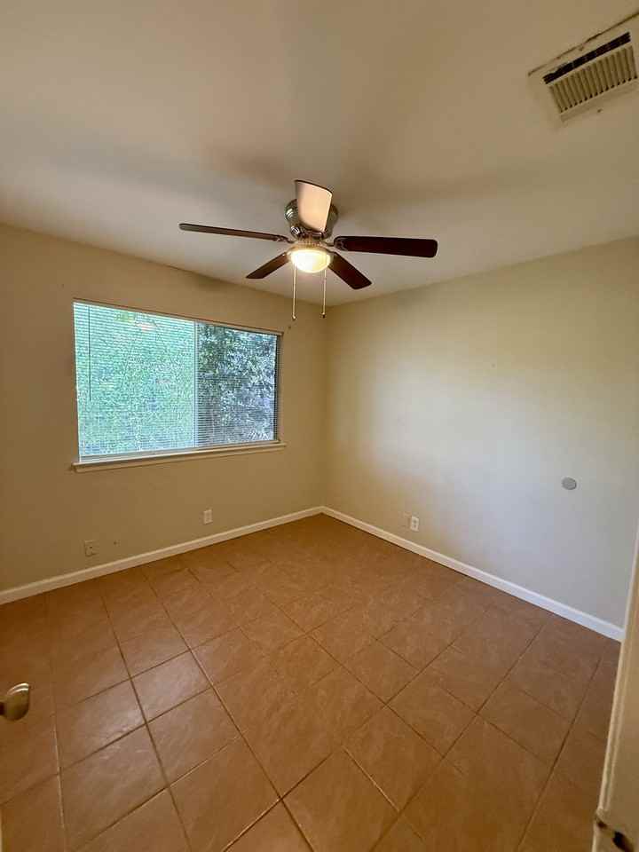 10805 Lanshire Dr #B - Photo 2 of 19