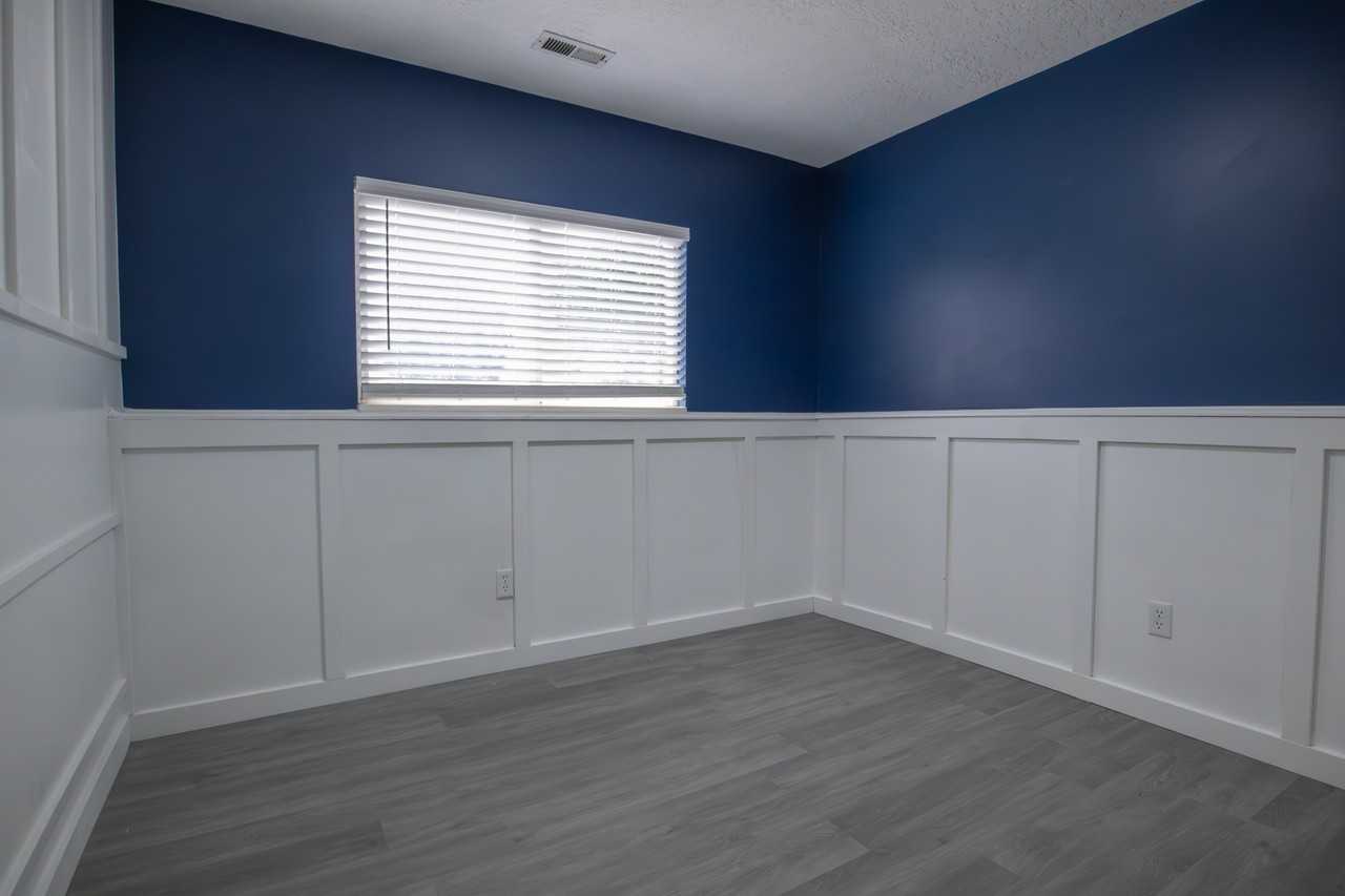 240 Ws - Photo 2 of 20