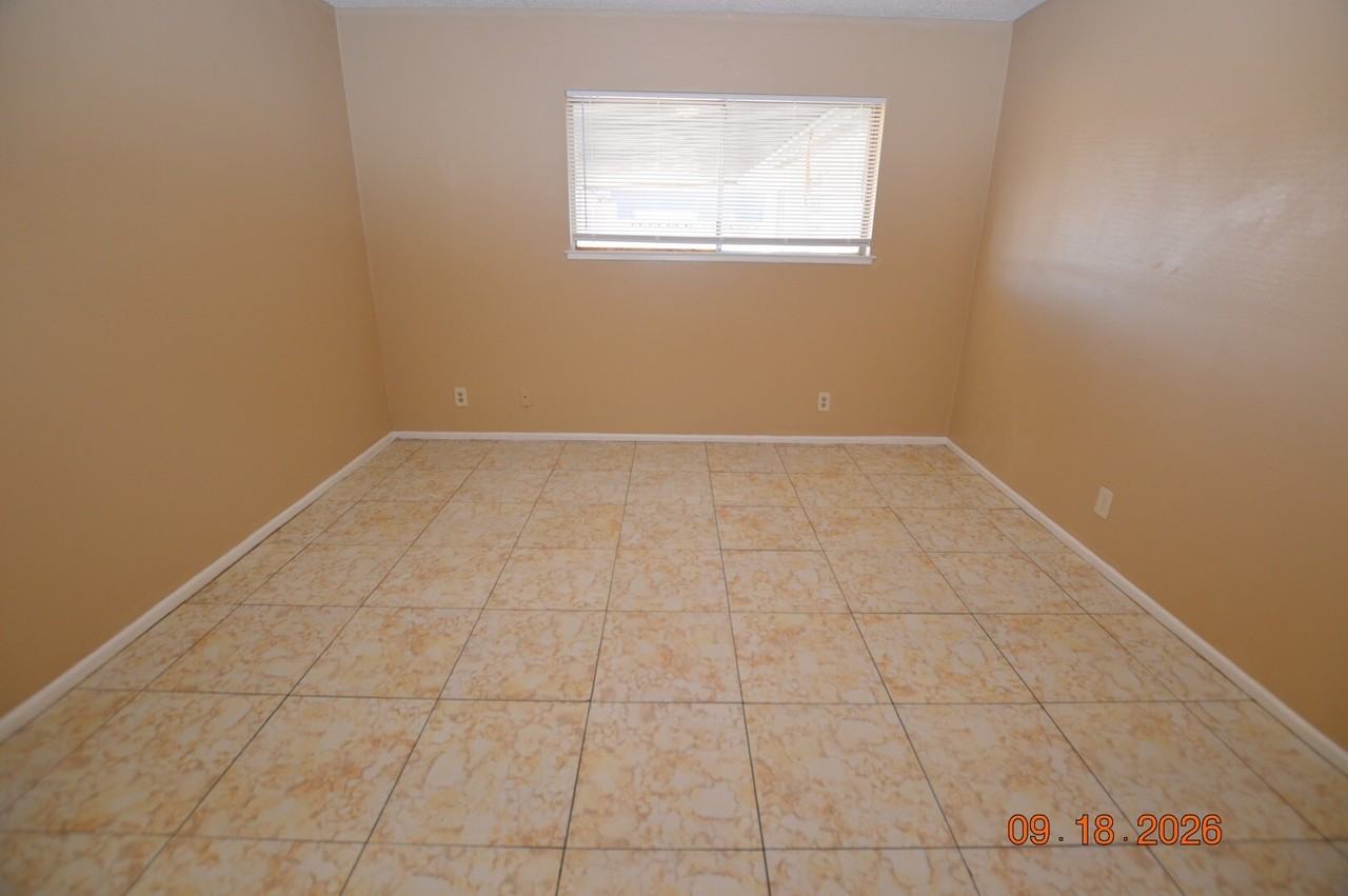 617 Vincent Way - Photo 2 of 26