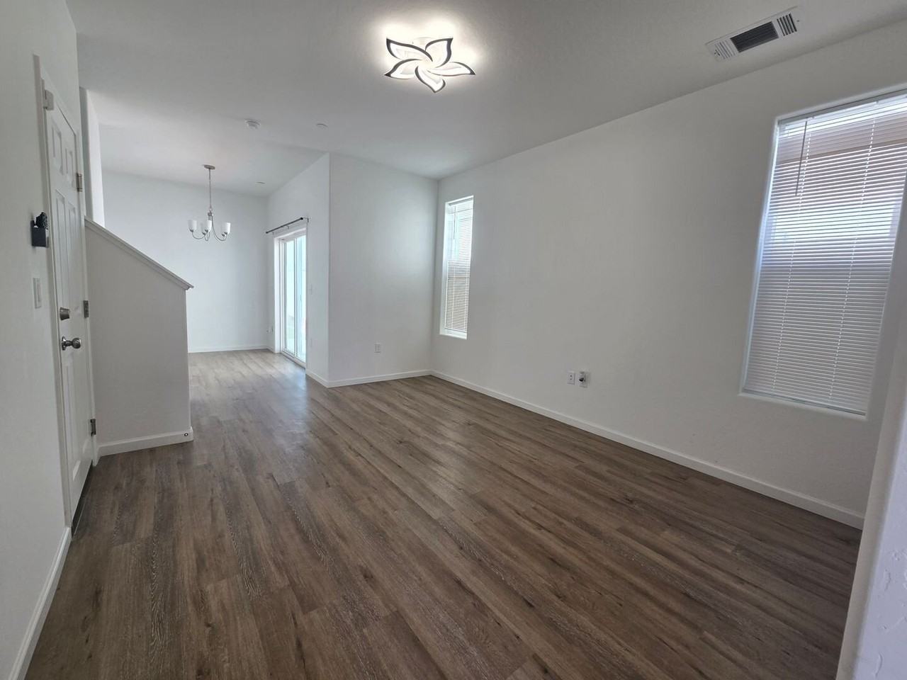 1057 Buena Vista Ln - Photo 2 of 18