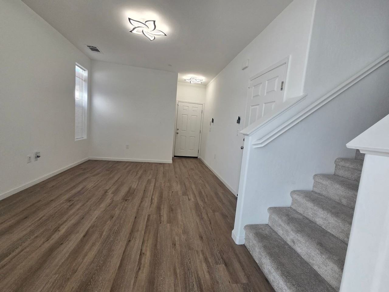 1057 Buena Vista Ln - Photo 3 of 18