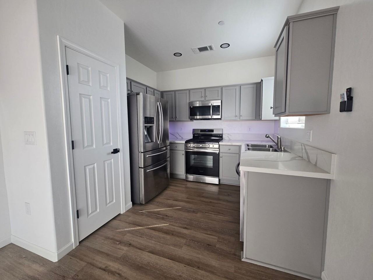 1057 Buena Vista Ln - Photo 4 of 18