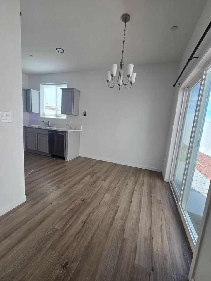 1057 Buena Vista Ln - Photo 5 of 18