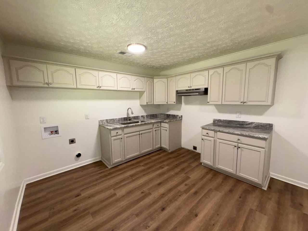 962 Farwell Dr - Photo 3 of 12