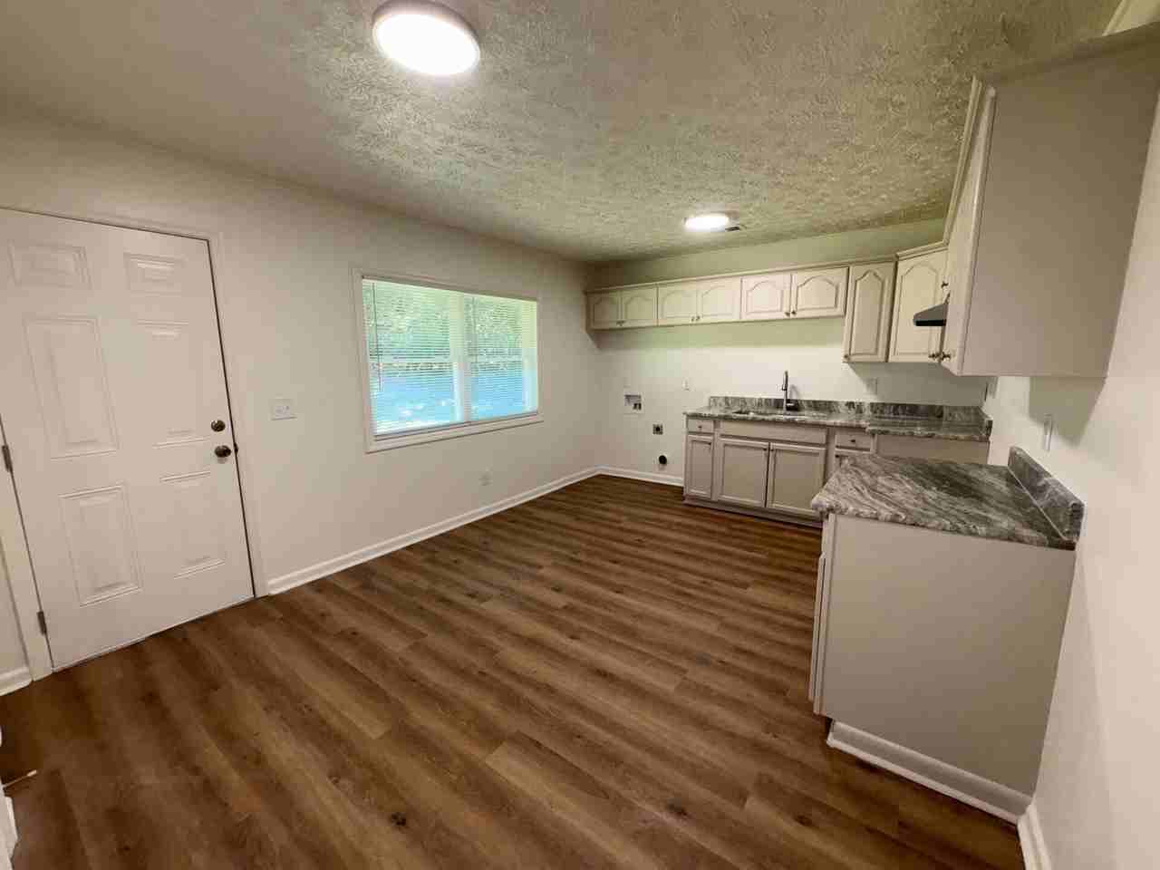 962 Farwell Dr - Photo 4 of 12