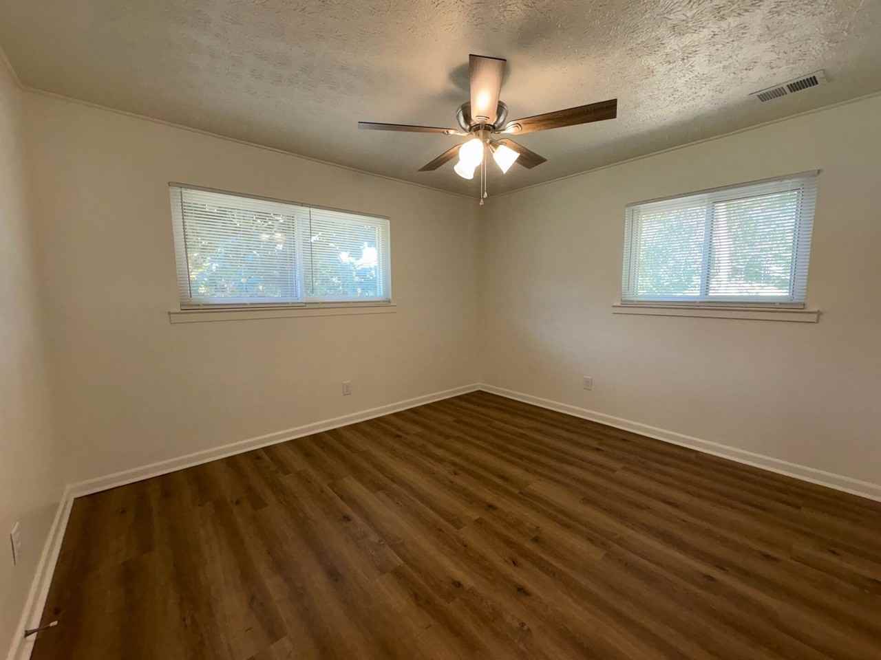 962 Farwell Dr - Photo 6 of 12