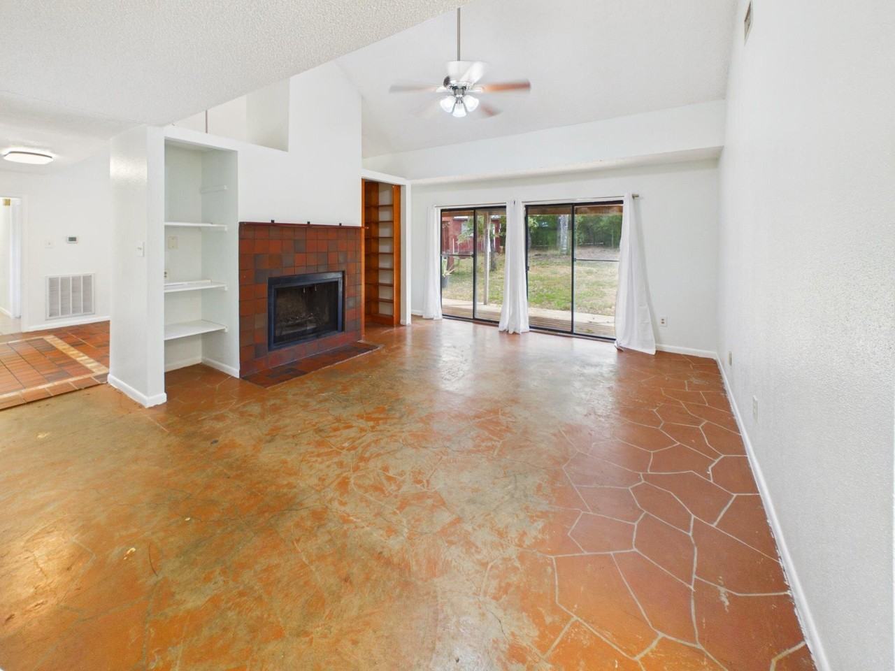 11121 N Dowling Rd - Photo 3 of 10