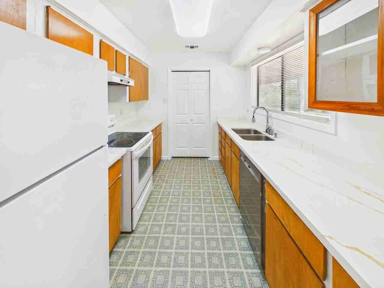 11121 N Dowling Rd - Photo 4 of 10