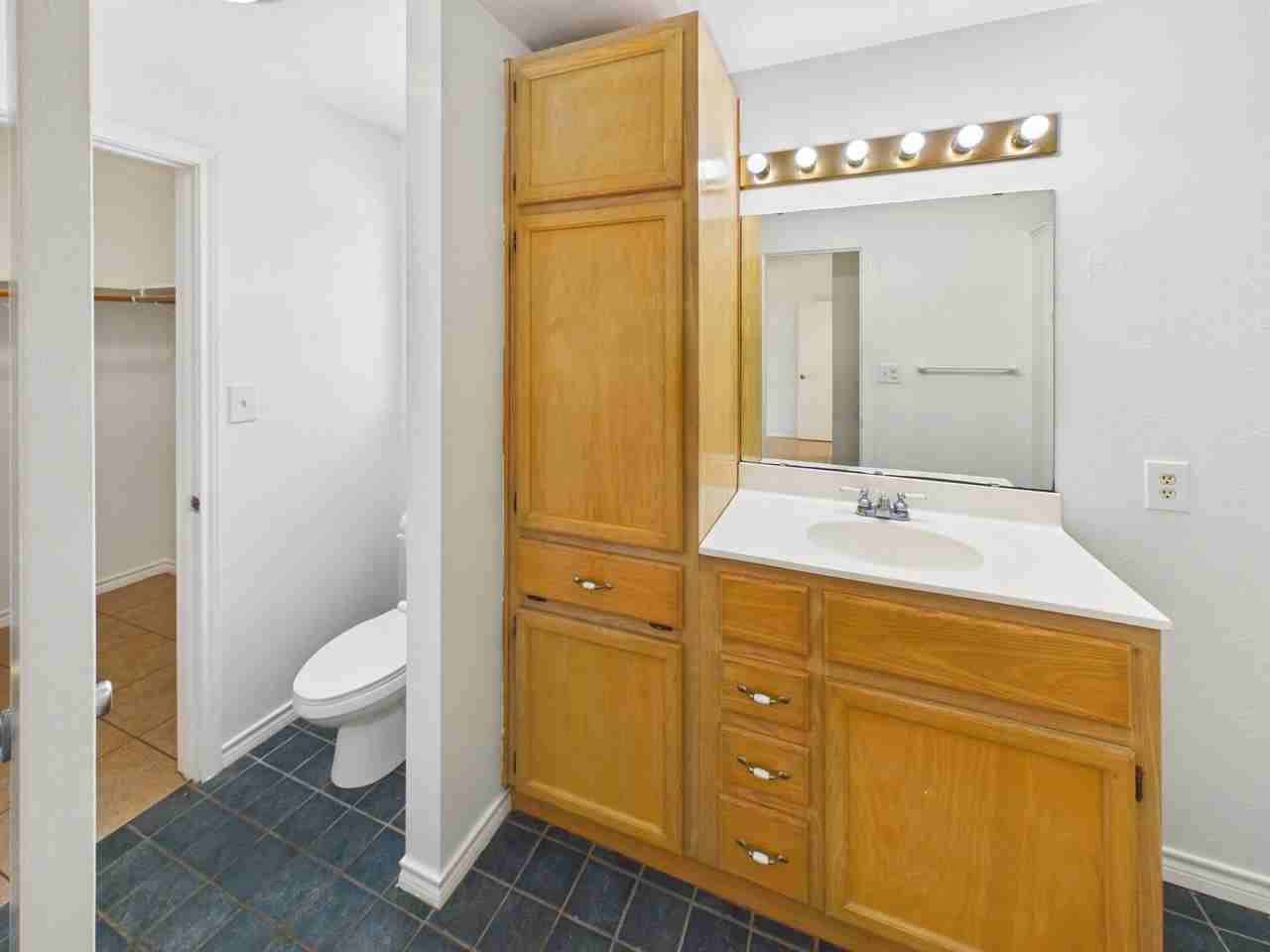 11121 N Dowling Rd - Photo 6 of 10