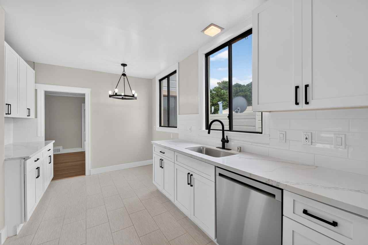 1435 18th Ave - Photo 4 of 20