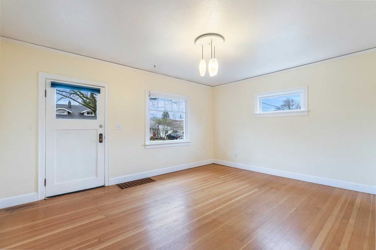 9026 N Polk Ave - Photo 3 of 20