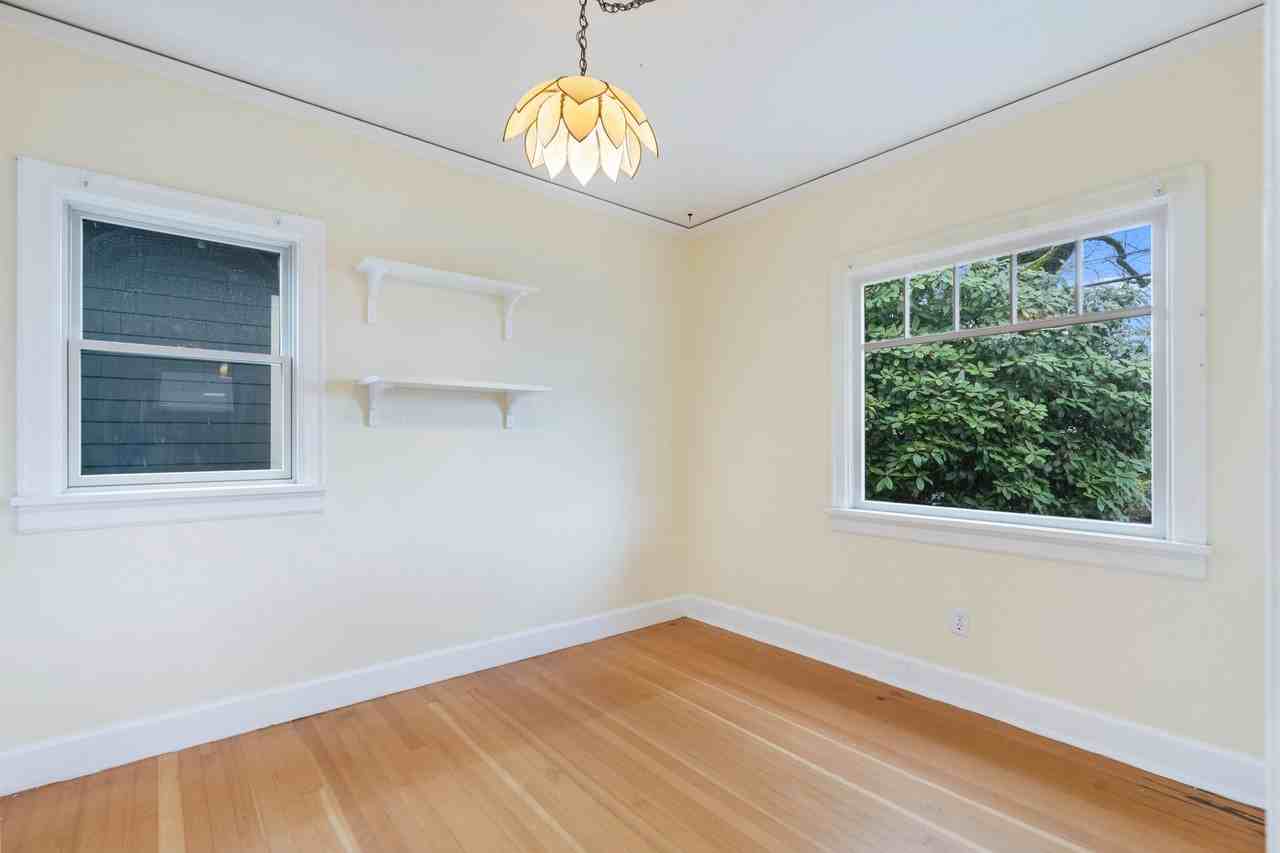 9026 N Polk Ave - Photo 4 of 20