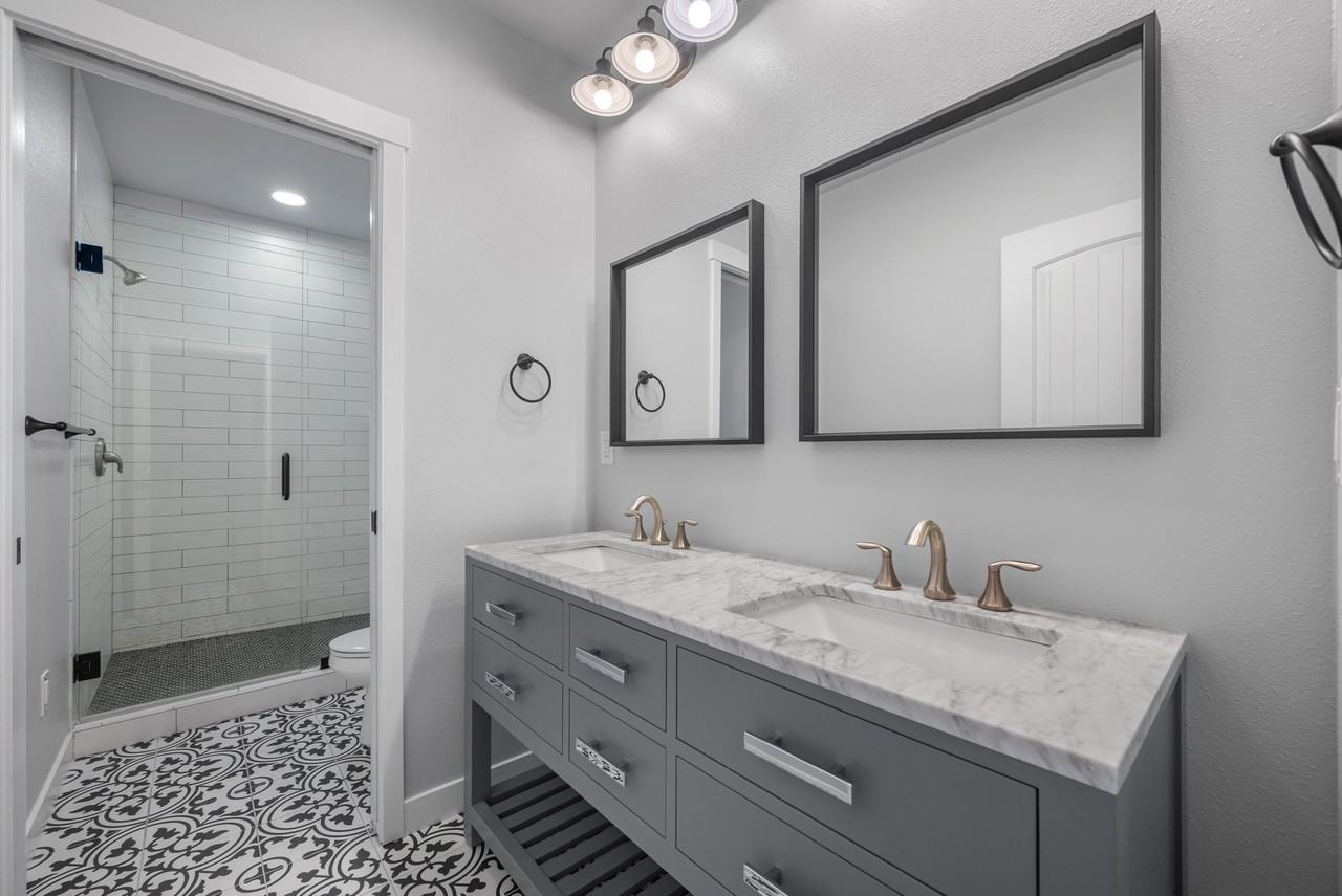 554 S Church Dr - Photo 3 of 50