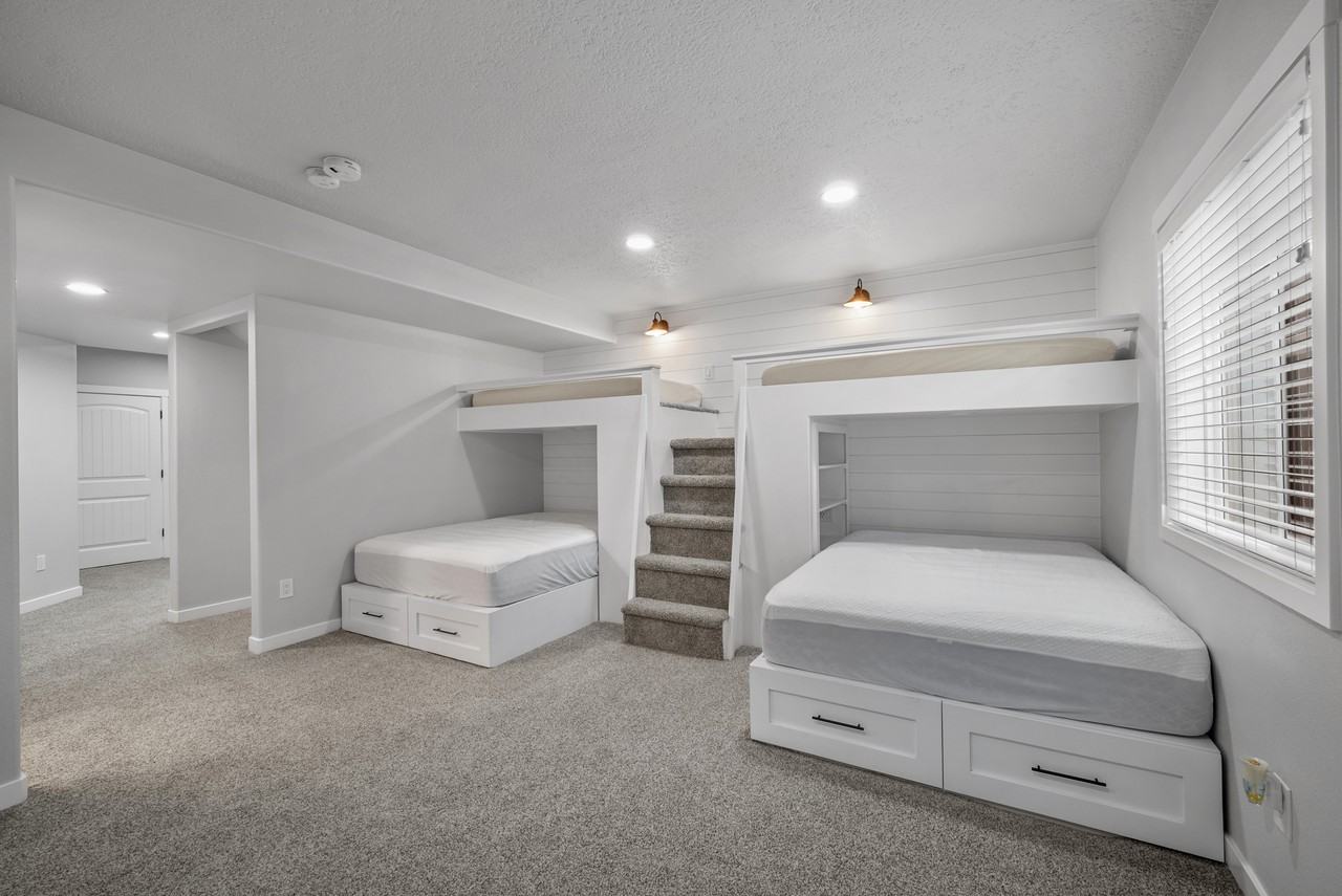 554 S Church Dr - Photo 4 of 50