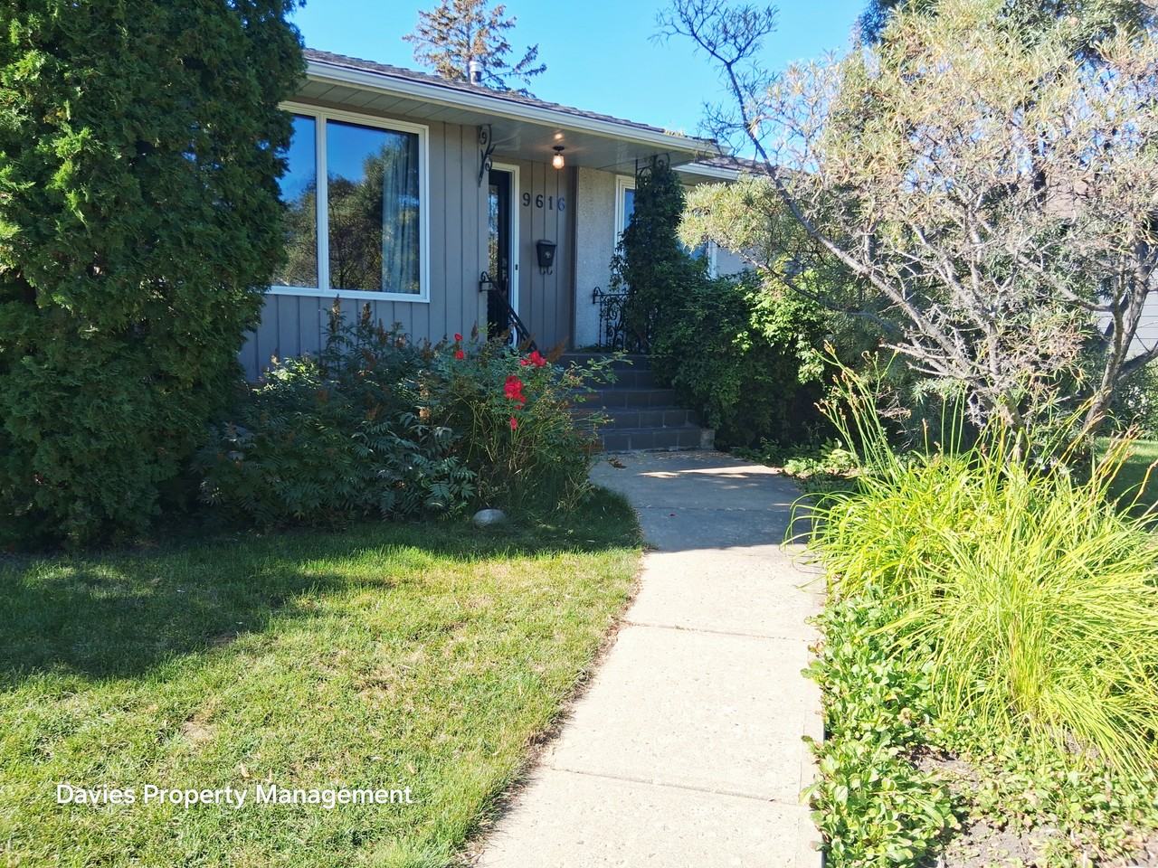 9616 146 St Nw - Photo 2 of 18