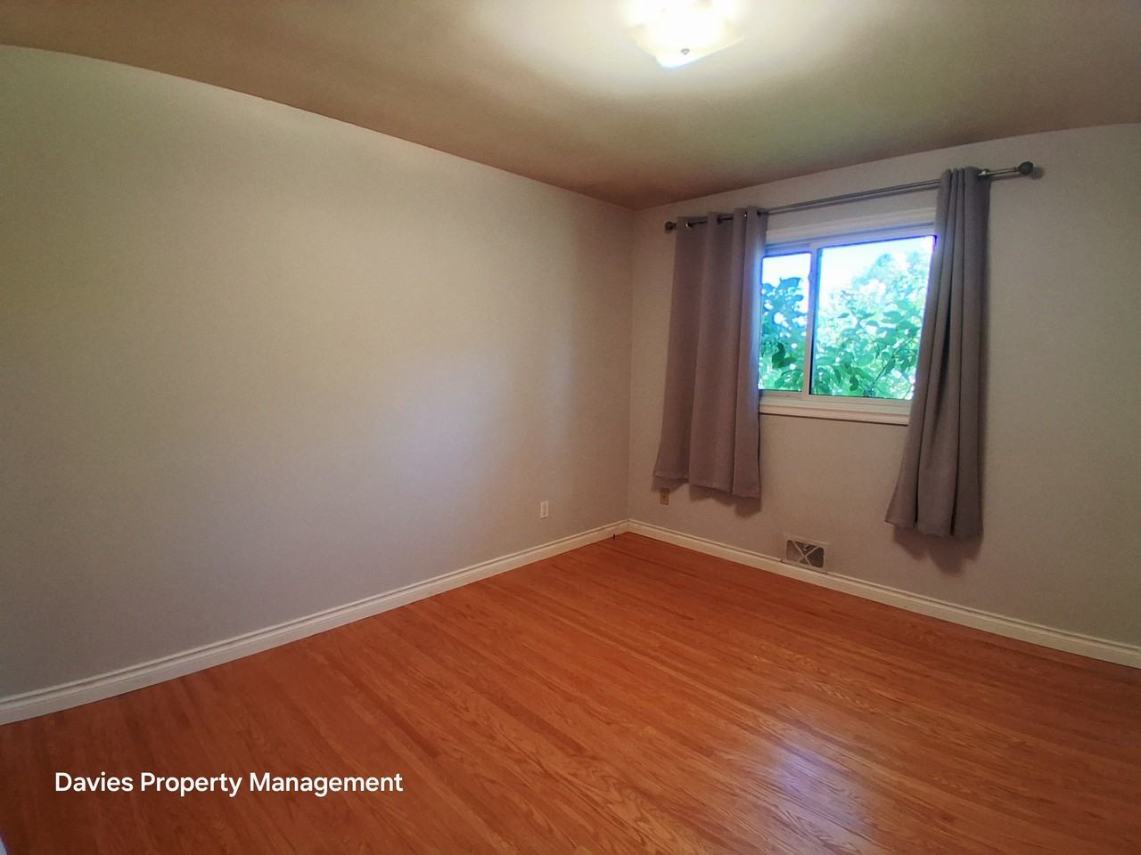 9616 146 St Nw - Photo 7 of 18