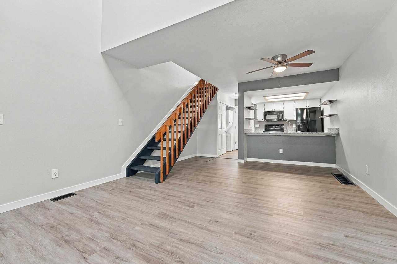 375 S Memphis Way #B - Photo 5 of 36