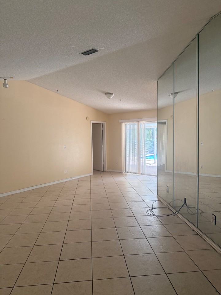 4132 Weldon Ave - Photo 3 of 8