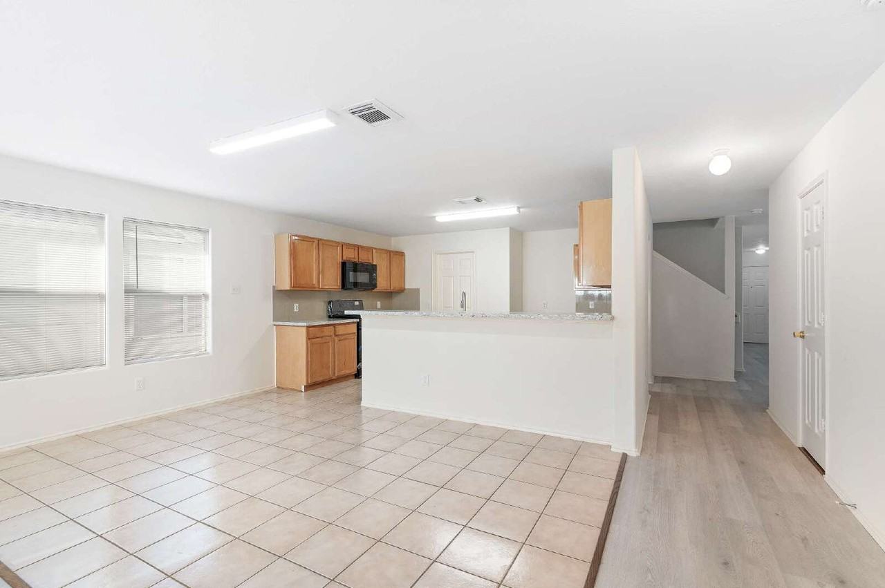 2923 Katybriar Ln - Photo 2 of 22