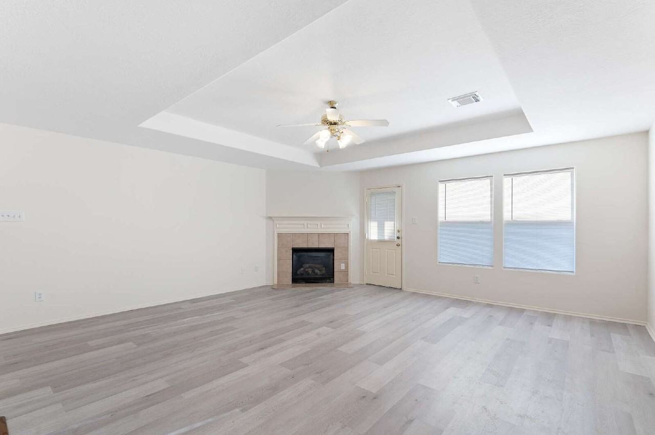 2923 Katybriar Ln - Photo 4 of 22
