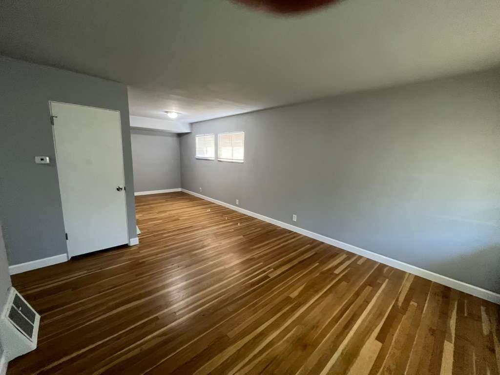 10556 Spring Garden Dr - Photo 4 of 17