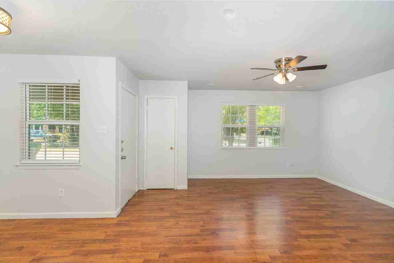 502 W Cedar St - Photo 3 of 24